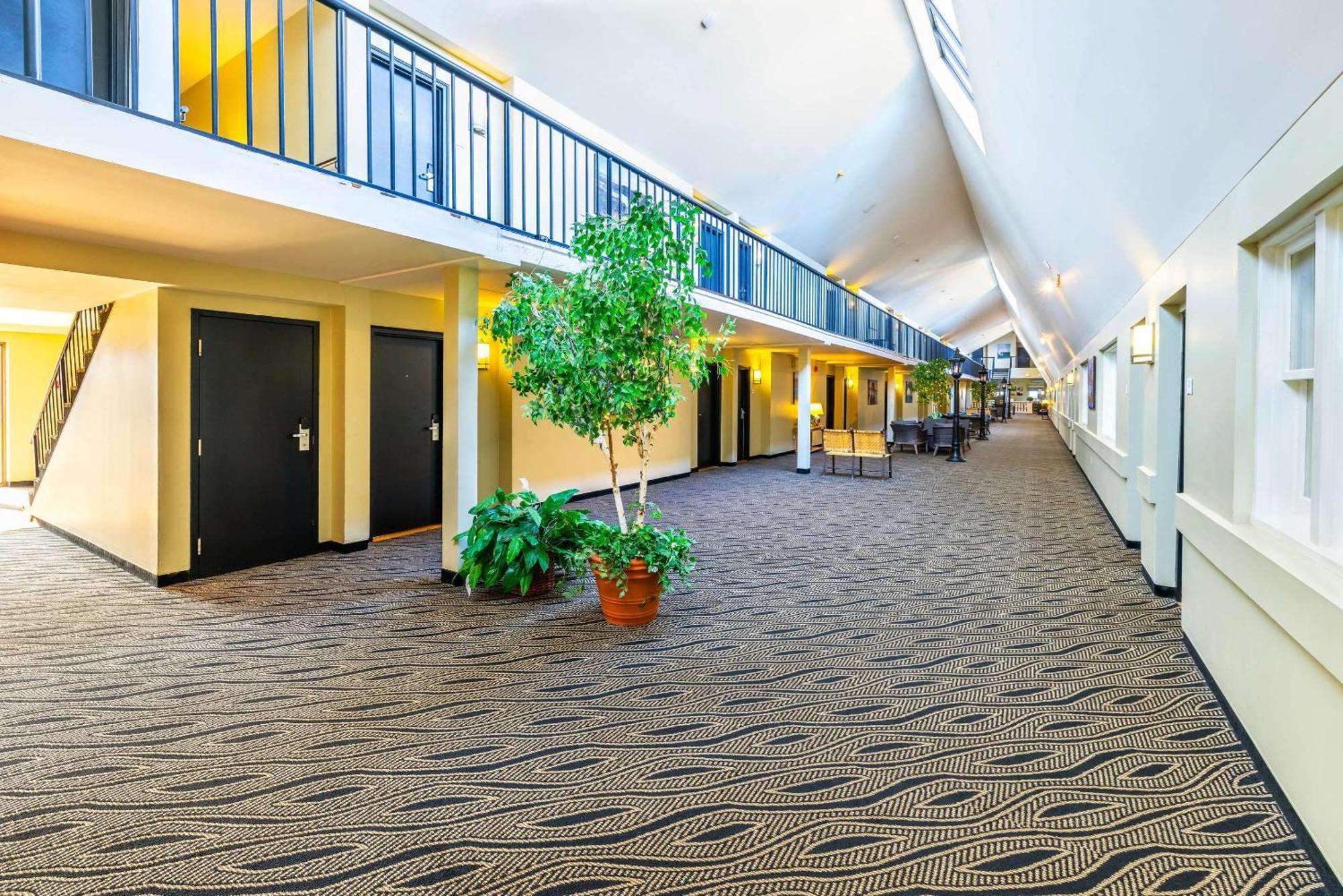 Quality Inn & Suites Garden Of The Gulf Summerside Exterior foto